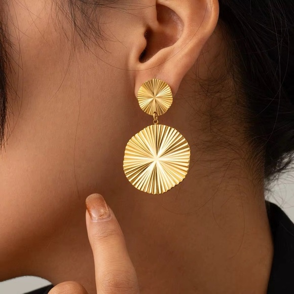 18K Gold Plated Earrings - Gold Jewelry - Picture 2 of 6